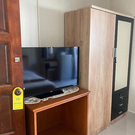 Hug Me Guesthouse Паттайя Экстерьер фото