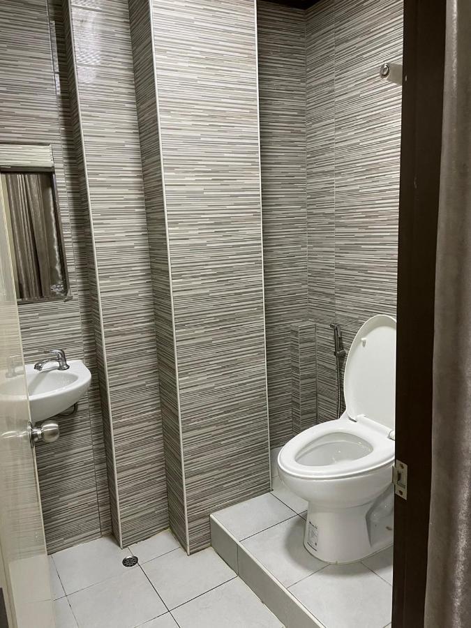 Hug Me Guesthouse Паттайя Экстерьер фото